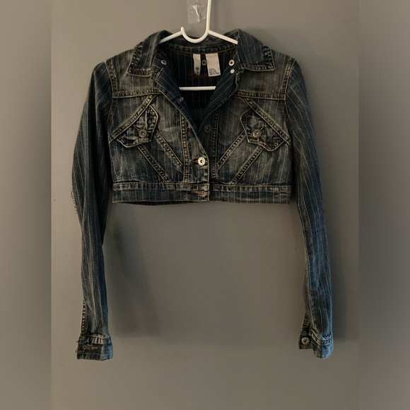 In Excellent Condition! YOUNIQUE Cropped Jean Jacket with Detachable Hood - Picture 1 of 7